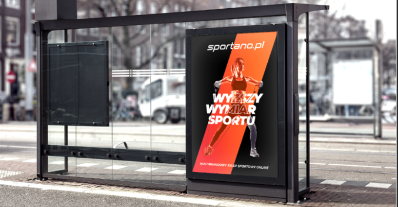 Plakat z pierwszej kampanii Sportano na przystanku