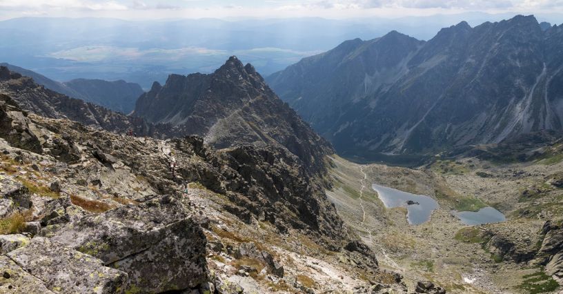 Widok ze szczytu Rysów na słowackie Tatry Wysokie i Dolinę Żabią Mięguszowiecką