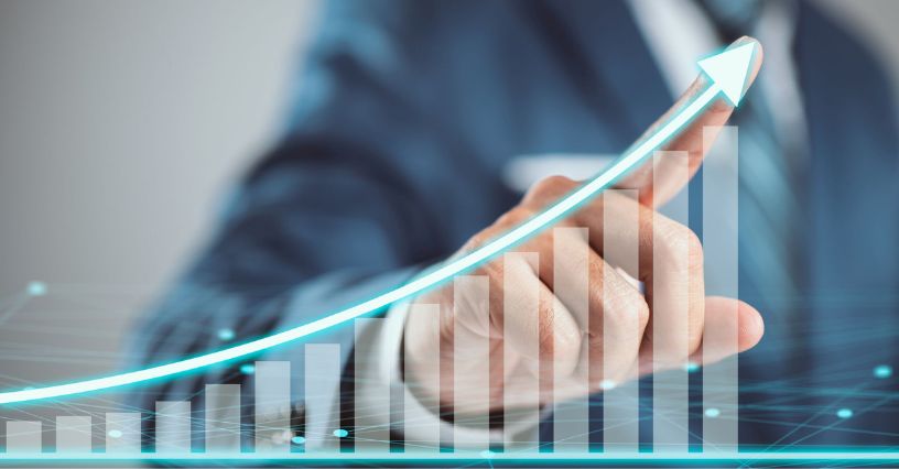 Palec wskazujący wzrost wartości na wykresie słupkowym