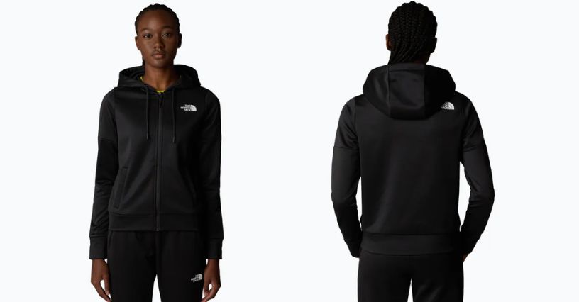 Kobieta ubrana w polar z kapturem The North Face Reaxion Fleece Full Zip Hoodie