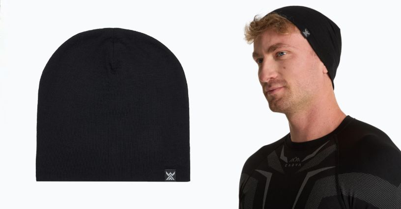 Mężczyzna w czapce z wełny merino WOOLCANO MERINO 100% HAT0441