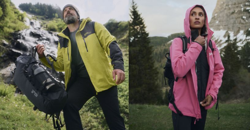 Mężczyzna i kobieta w kurtkach 3w1 z membranową kurtką zewnętrzną i ocieplającą podpinką na tle górskim