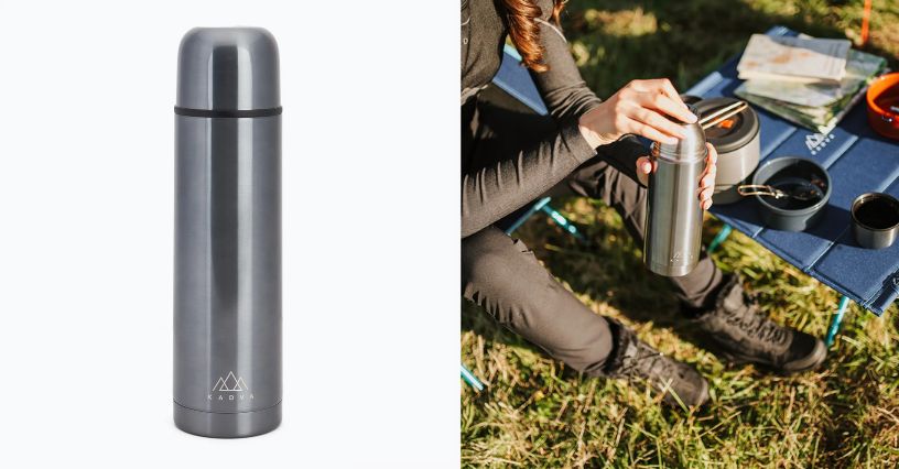 Kobieta na biwaku trzymająca termos KADVA Vulcan 1000 ml