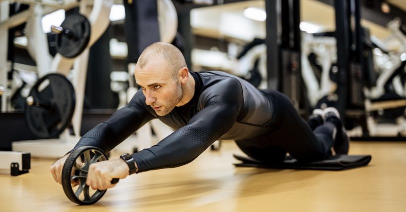 cwiczenia-z-kolkiem-wzmacniaja-miesnie-brzucha-core-plecy-i-ramiona