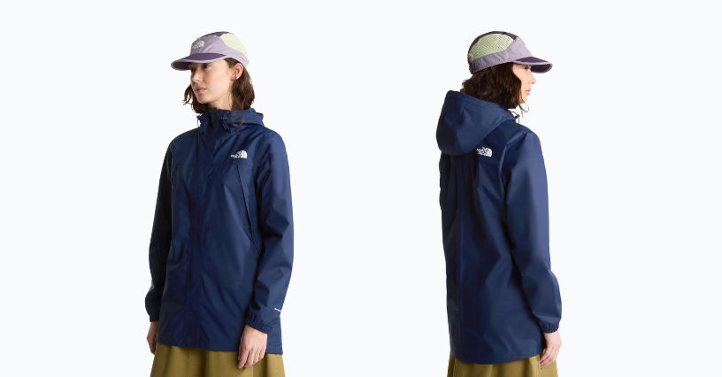 Kobieta w kurtce przeciwdeszczowej The North Face Antora Rain Parka