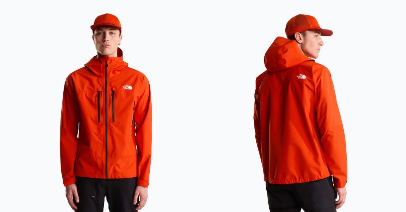 Mężczyzna w kurtce hardshell The North Face Valley View