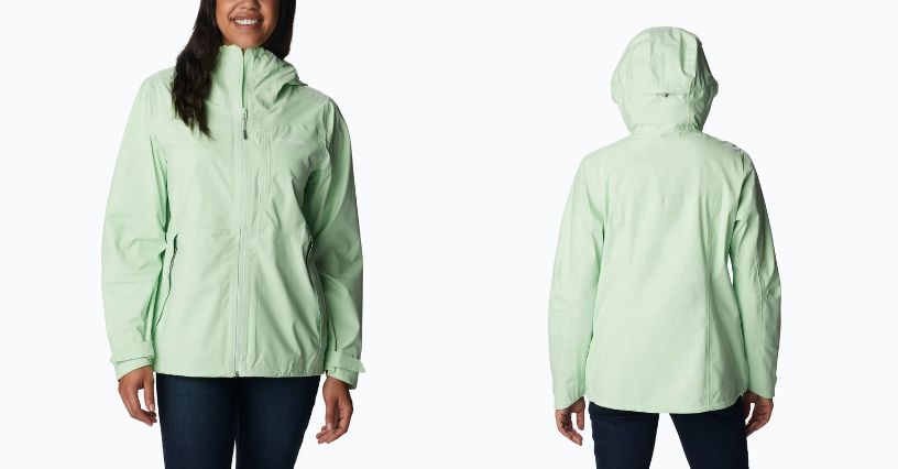 Kobieta w kurtce przeciwdeszczowej Columbia Omni-Tech Ampli-Dry