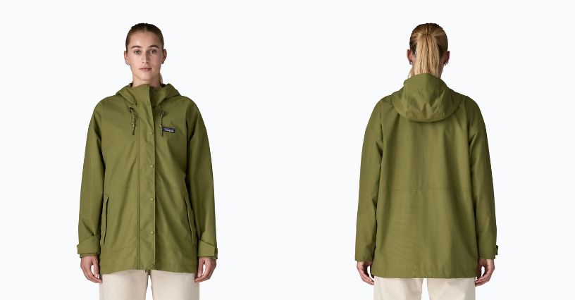 Kobieta w kurtce przeciwdeszczowej Patagonia Outdoor Everyday Rain