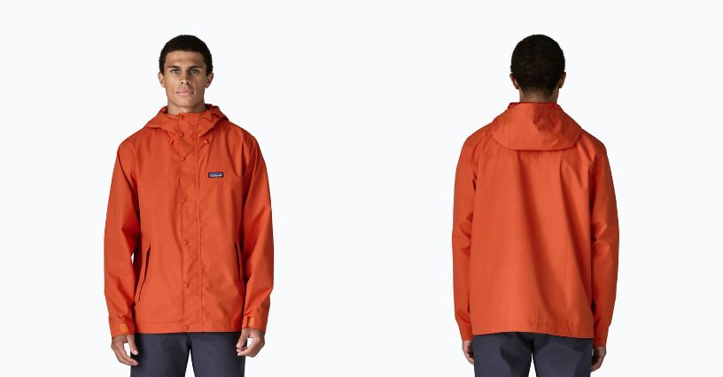 Mężczyzna w przeciwdeszczowej kurtce Patagonia Outdoor Everyday Rain