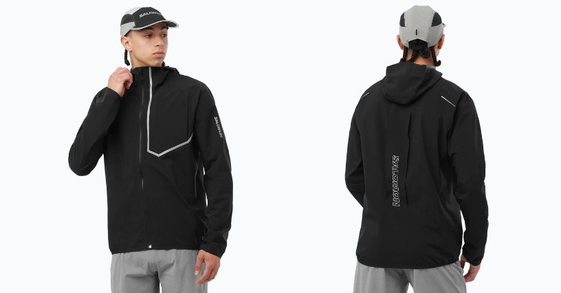 Mężczyzna w kurtce przeciwdeszczowej do biegania Salomon Bonatti Trail