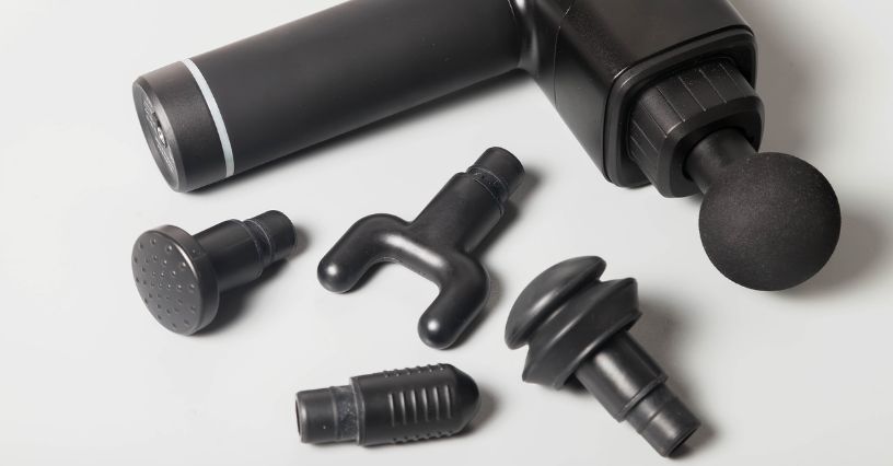 Pistolet do masażu wraz z czterema wymiennymi końcówkami 