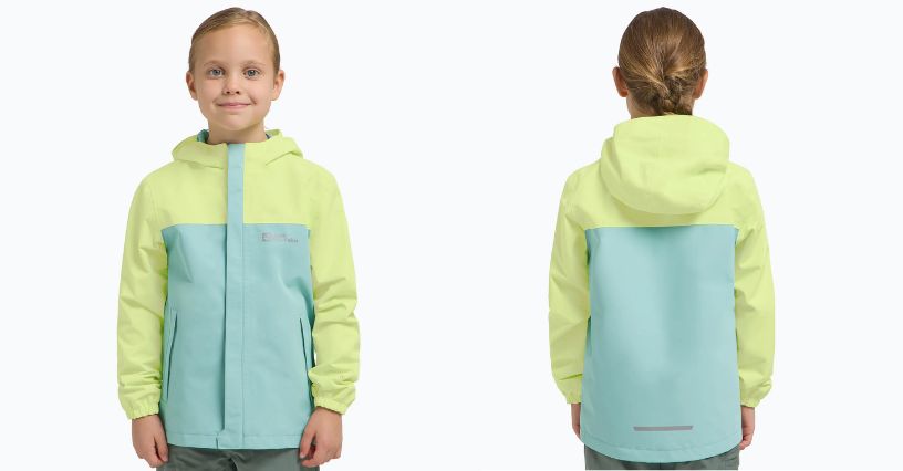 Dziewczynka w dziecięcej przeciwdeszczowej kurtce Jack Wolfskin Tucan