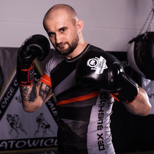 Rękawice bokserskie DBX BUSHIDO z systemem Wrist Protect czarne Bb2
