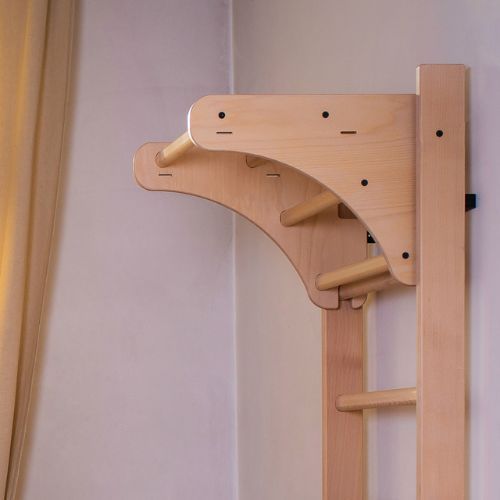 Drążek BenchK Pull Up Bar PB204 w kolorze naturalnego drewna BK-204