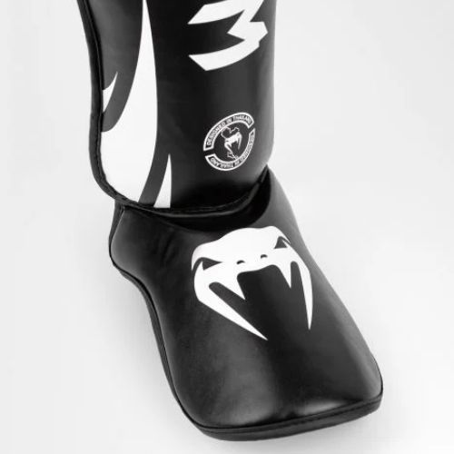 Ochraniacze piszczeli i stóp Venum Challenger Standup Shin Guards czarne EU-VENUM-0773