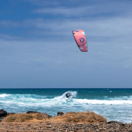 Latawiec kitesurfingowy DUOTONE Neo SLS 2022 coral red/purple