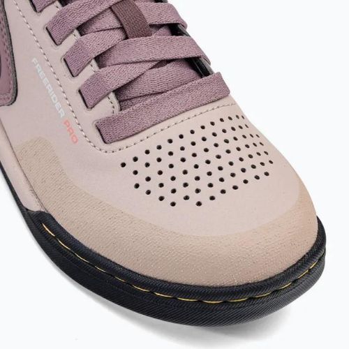 Buty rowerowe platformy damskie adidas FIVE TEN Freerider Pro wobder taupe/grey/acid orange