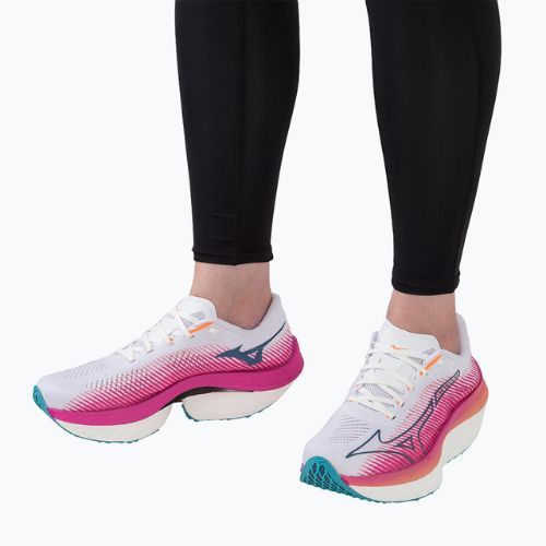 Buty do biegania damskie Mizuno Wave Rebellion Pro biało-różowe J1GD231721