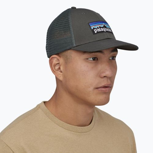 Czapka z daszkiem Patagonia P-6 Logo LoPro Trucker forge grey