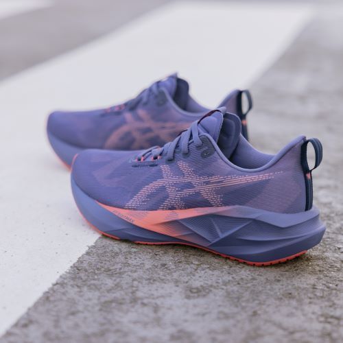 Buty do biegania męskie ASICS Novablast 5 black/carrier grey