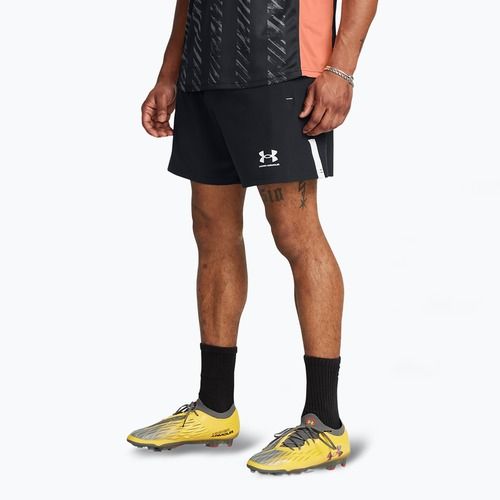 Spodenki piłkarskie męskie Under Armour Challenger Pro Woven black / white