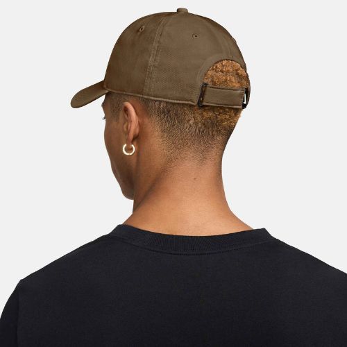 Czapka z daszkiem Nike Dri-FIT Club mosswood brown/white