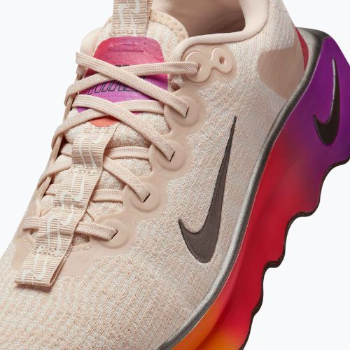 Buty treningowe damskie Nike Motiva SE pearl white/pale ivory/vivid purple/mtl gold grain