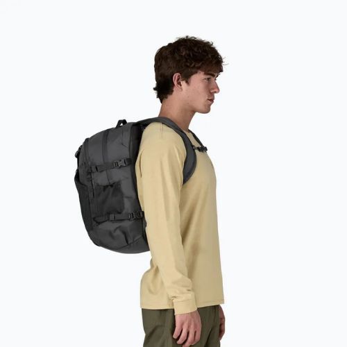 Plecak turystyczny Patagonia Refugio Day 30 l black