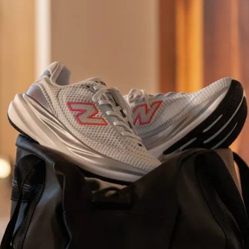 Buty do biegania damskie New Balance 1080's V15 103 white/pink heat/tangerine heat