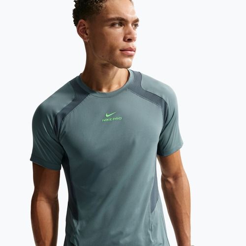 Koszulka treningowa męska Nike Pro Training Dri-Fit mineral slate/faded spruce/green strike