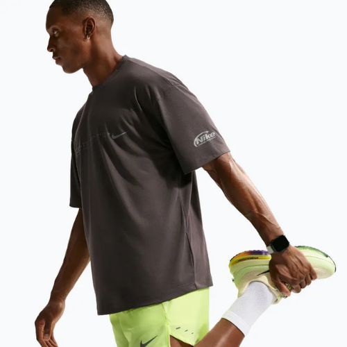 Spodenki do biegania męskie Nike Stride Dri-Fit 2in1 7" volt ice