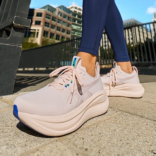 Buty do biegania damskie ASICS Gel-Nimbus 28 white/sun coral