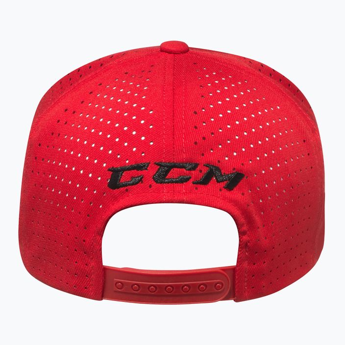 Czapka z daszkiem CCM Small Logo Flat Brim SR red 3