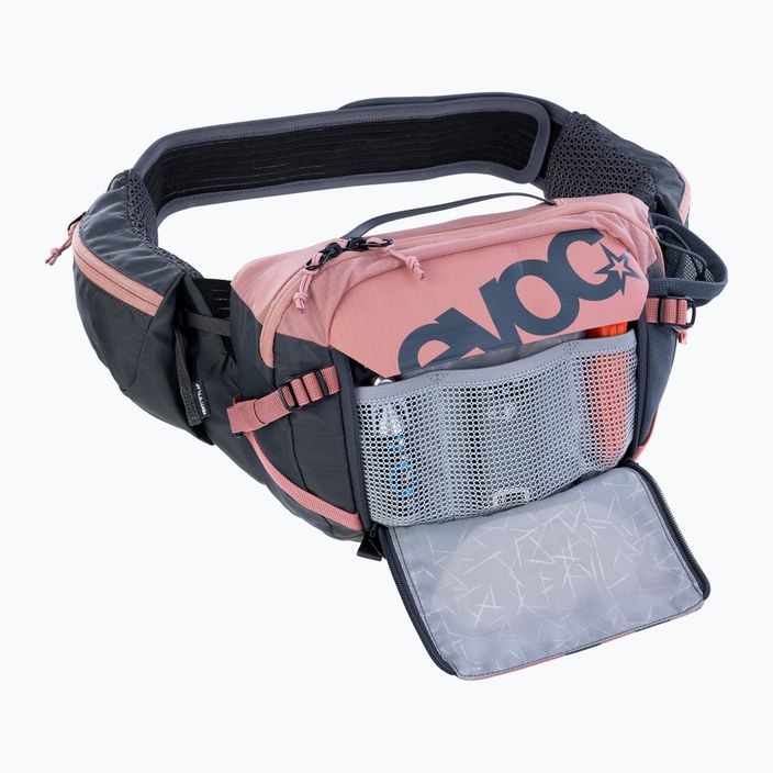 Saszetka nerka EVOC Hip Pack Pro 3 l z bukłakiem 1.5 l dusty pink/carbon grey 9