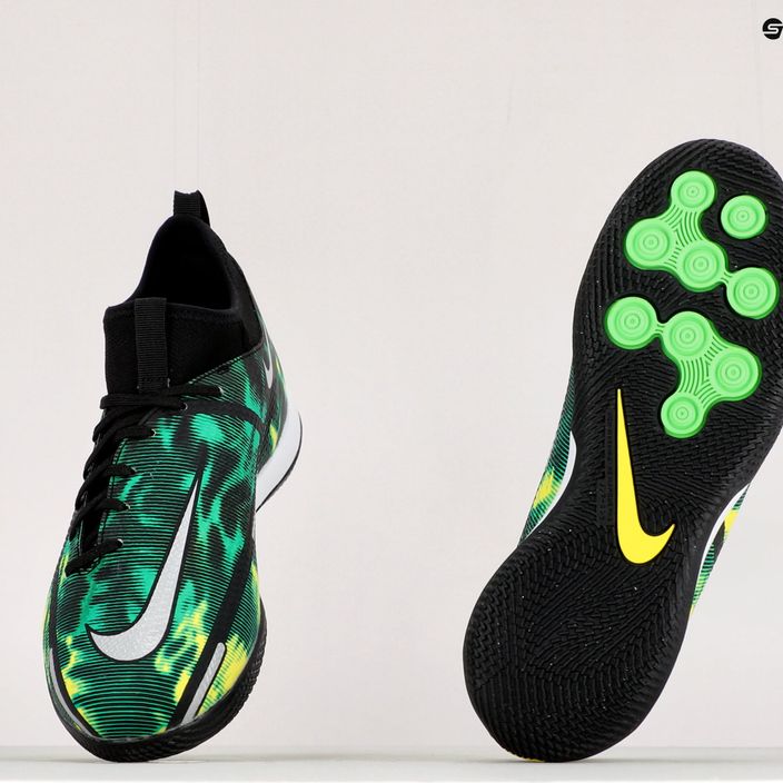 Buty piłkarskie dziecięce Nike Phantom GT2 Academy DF SW IC Jr black/metalic platinum/green strike 10