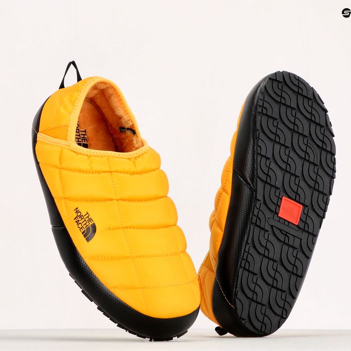 Kapcie męskie The North Face Thermoball Traction Mule V summit gold/black 9