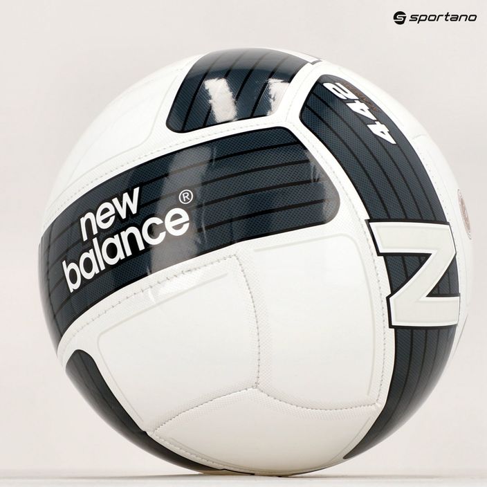 Piłka do piłki nożnej New Balance 442 Academy Trainer black/white rozmiar 5 5