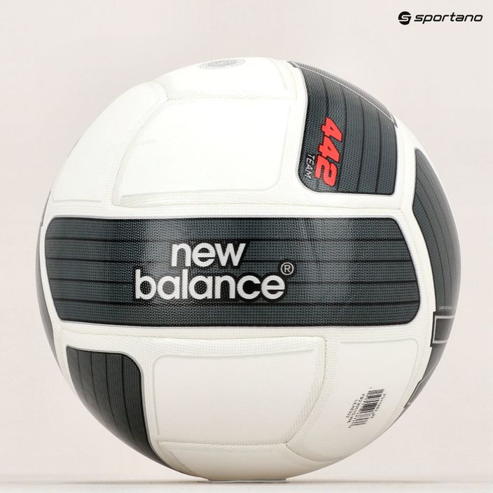 Piłka do piłki nożnej New Balance FB23001 black/white rozmiar 5 5