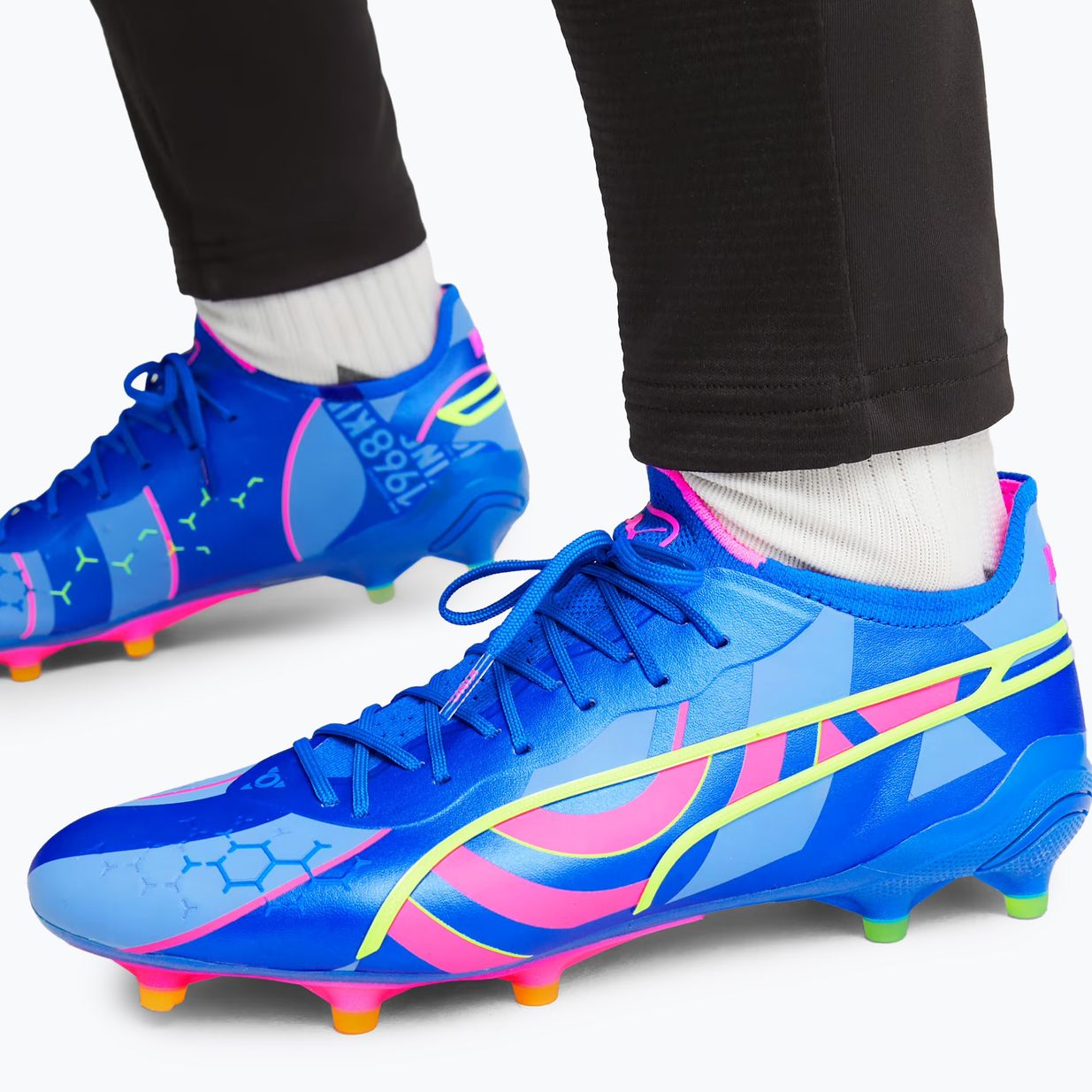 Buty piłkarskie męskie PUMA King Ultimate Energy FG/AG ultra blue/luminous pink/luminous blue 11