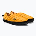 Kapcie męskie The North Face Thermoball Traction Mule V summit gold/black 5