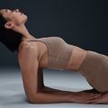 Biustonosz treningowy Nike Alate Medium Support Longline mink brown/white 13