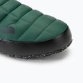 Kapcie damskie The North Face Thermoball Traction Mule V evergreen/black 7