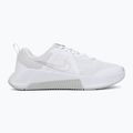 Buty treningowe damskie Nike MC Trainer 3 white/photon dust/metallic platinum 2