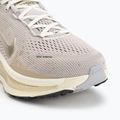 Buty do biegania damskie Nike Vomero 18 SE cream ii/coconut milk/metallic gold grain 7