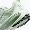 Buty do biegania damskie Nike Vomero 18 barely green/steam/metallic silver 4