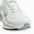 Buty do biegania damskie Nike Vomero 18 barely green/steam/metallic silver 7