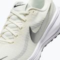 Buty do biegania damskie Nike Revolution 8 sail/white/black/metallic silver 7