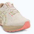 Buty do biegania damskie ASICS Novablast 5 TR nature bathing/guava 7