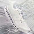 Buty do biegania męskie On Cloudsurfer white/frost 8