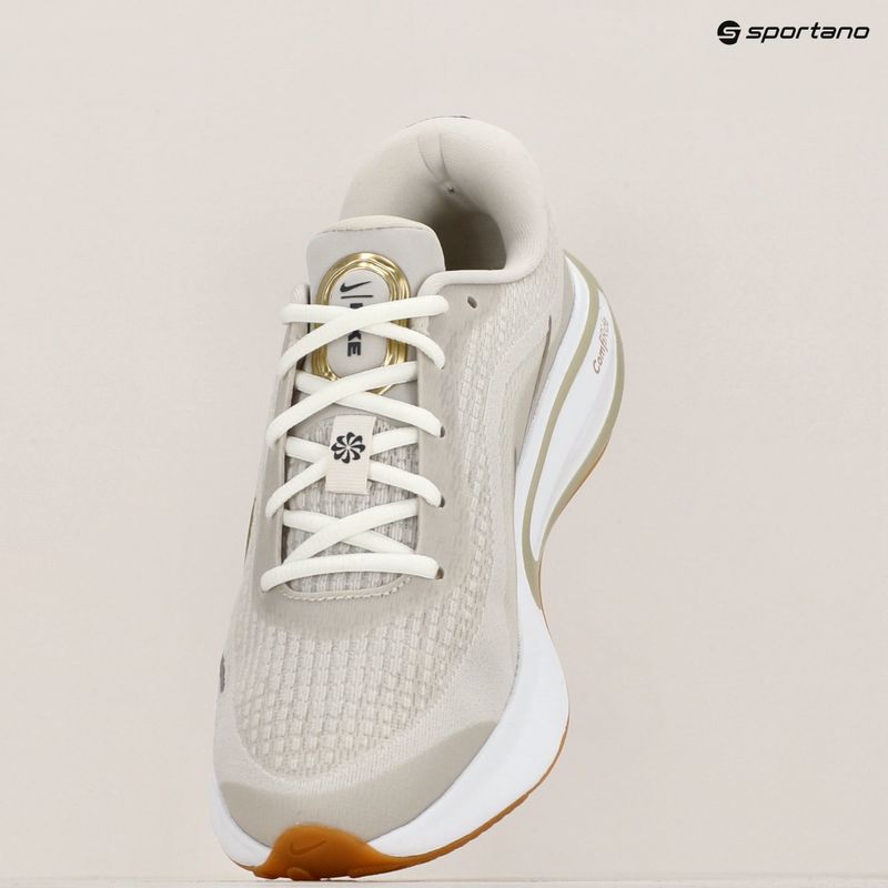 Buty do biegania damskie Nike Journey Run phantom/sail/gum light brown/neutral olive 9